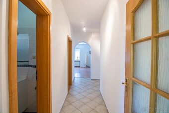PREDAJ - priestranný rodinný dom s garážou -ruzinov, prievoz - 16