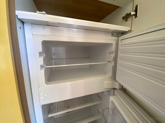 Moderná kuchynská linka so spotrebičmi - 16