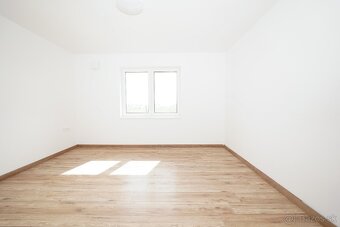 Bungalov 4 izb., blízko hrádze obec Kalinkovo, 534 m2 - 16