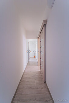 3D Obhliadka Veľký RD s bazénom priamo v Nových Zámkoch - 16