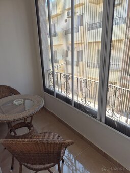🏝️ Na predaj priestranný, moderne zariadený byt v Hurghade - 16