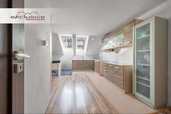 RODINNÝ DOM s POLYFUNKCIOU–2x BYT+KOMERČ.PRIESTOR,UL.JARKOVÁ - 16