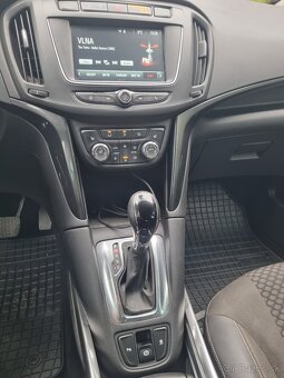 Opel Zafira 2,0 CDI 125kw 6/AT 7miest r. 2018 - 16
