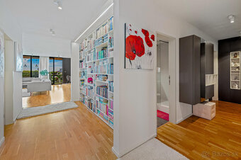 Príjemný  4 izbový byt na KOLIBE s vnútorným bazénom, saunou - 16