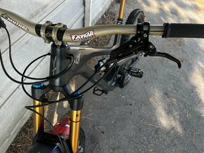 YT Capra 27 CF Pro Race L enduro - 16