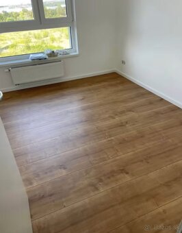 Pokládka plávajúcej podlahy + interiérové dvere - 16