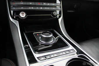 Jaguar XE 2.0 I4D E-Performance Pure - 16