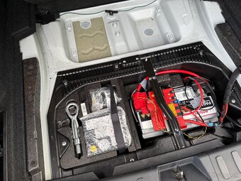 BMW X1, sDrive 18d, KRÁSNÝ STAV, servisováno, XENONY - 16