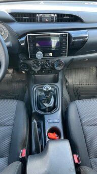 TOYOTA HILUX S NAVIJÁKOM - NA PREDAJ / NA SPLÁTKY - 16