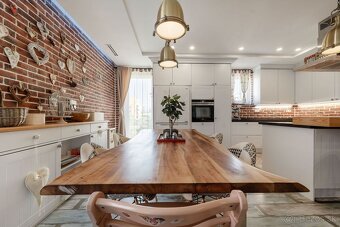 ZELENÁ STRÁŇ - PRIESTRANNÝ 4 IZBOVÝ BYT, 3 TERASY, 2 GARÁŽOV - 16