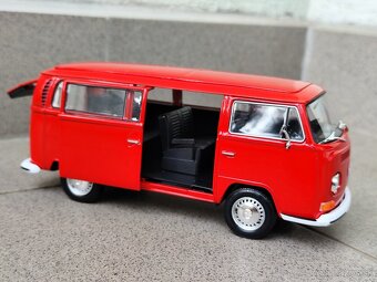 KOVOVÝ MODEL ( OTVÁRATEĽNÉ DVERE A KUFOR ) - VOLKSWAGEN BUS - 16
