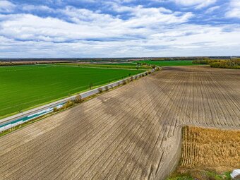 LÚČNY DVOR - INVESTIČNÝ STAVEBNÝ POZEMOK - 2 495 M2 - 16