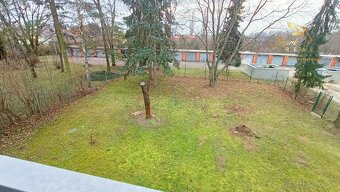 Priestranný 3 izbový byt so záhradou + možná dohoda na cene - 16