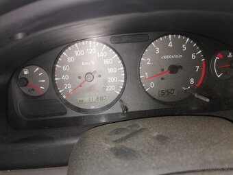 Nissan Almera 1.5 - 16