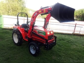Japonský traktor, malotraktor Hinomoto s čelným nakladačom - 16