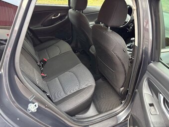 hyundai i30 cw combi 1,6 crdi nafta r.v. 9/2020 - 16