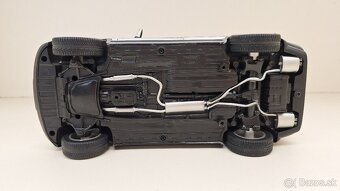 1:18 BMW X5 - 16