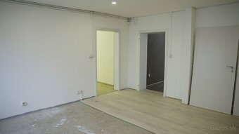 NA PRENÁJOM OBCHODNÉ PRIESTORY V CENTRE PRIEVIDZE - 16