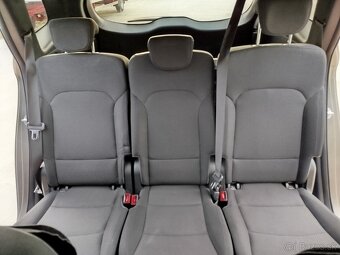 Kia Carens - 16