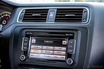 Volkswagen Jetta 2.0 TDI Highline - 16