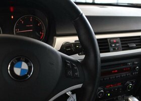 BMW Řada 3 E91 LCI 320d xDrive Touring nafta automat - 16