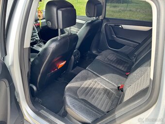 Volkswagen Passat B7 Combi 2.0 TDI - 16