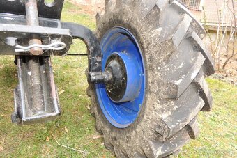 Nosič náradia za malotraktor Tecák - 16