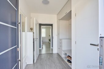 Exkluzívne iba v APEX reality 5i. RD s bazénom v Trnave - 16