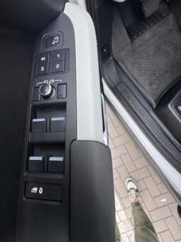 LAND ROVER DEFENDER 110 D250 SE AWD - 16