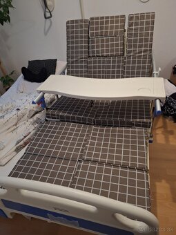 Elektrická polohovateľná zdravotná posteľ. - 16