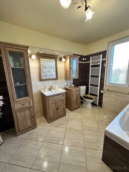 Rodinny dom s pozemkou v Okoci - 16