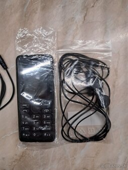 Mobil Nokia C5 a mobil Nokia 108 - 16