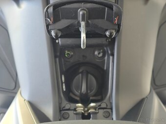 Yamaha X-Max 300 2023 SR - 16