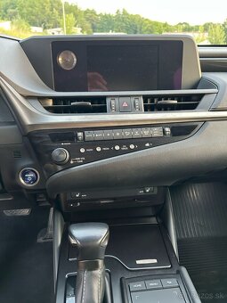 LEXUS ES300h, 1.majiteľ - 16