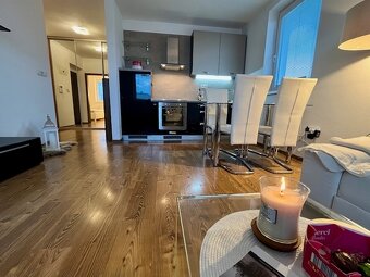 2-izb.byt, 2 parkovacie miesta, internet, energie v cene - 16