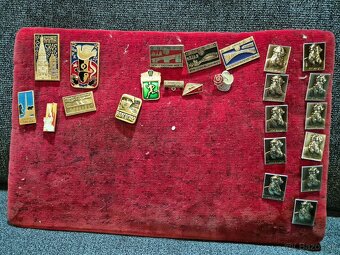 Sbierka odznakú a vyznamenání cca 2100ks - 16