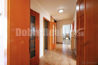 PREDAJ: Rodinný dom s dvoma bytovými jednotkami,  Sliač, okr - 16