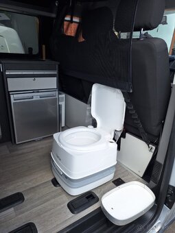 VOLKSWAGEN T6 2,0TDI 4x4 CALIFORNIA STYL 6míst - 16