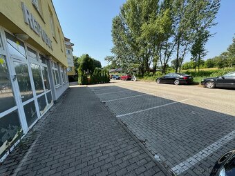 - predaj prízemného komerčného priestoru č. 4 a č. 5 o rozlo - 16