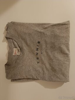 Krabica plný mikín - 16