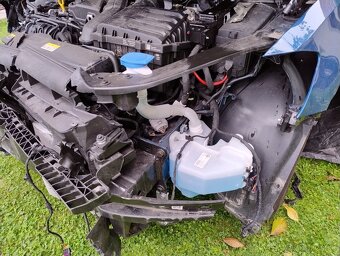 VW Touran 1.5 TSI havarovaný - 16