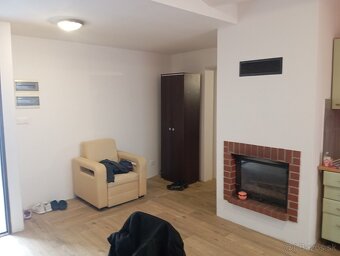 Sklade kancelária a obytný dom - 16