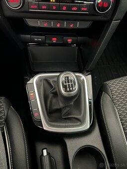 KIA Ceed SW 1,5 T-GDi 6M GOLD GOLD+ LED MY25 - 16