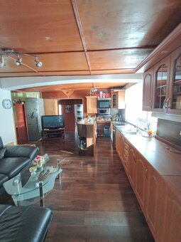 Štýlový dom v obci s výbornou občianskou vybavenosťou - 16