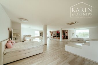 Moderný a priestranný 5 izbový dom s veľkým pozemkom - 16
