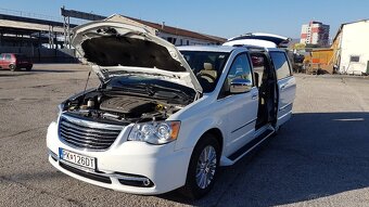 Chrysler Town&Country - 16