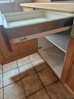 Masívna kuchynská linka z Nemecka so spotrebičmi - 16