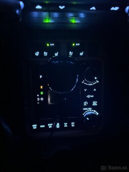 Toyota Land Cruiser Premium 200 - 16