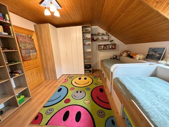 NA PREDAJ PRIESTRANNÝ RODINNÝ DOM - CHRENOVEC - 16