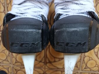 Brankárske korčule CCM Jetspeed FT2, 8,5 D, (užší provedení) - 16